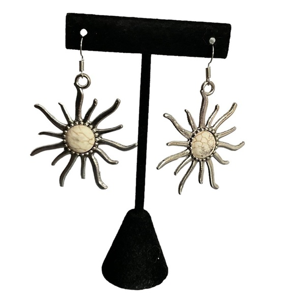 🎉 SALE SEMIPRECIOUS Stone Sun Dangle Earrings - Picture 1 of 4